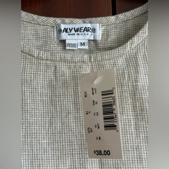 Two NWT AlyWear 100% Linen Top.s M.Made in USA.Retail$38 each. - Picture 9 of 12